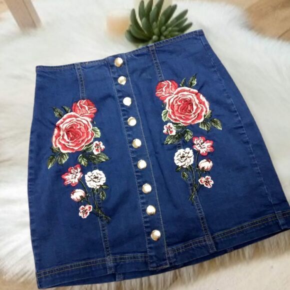 PACSUN EMBROIDERED FLORAL DENIM MINI SKIRT - Picture 5 of 8